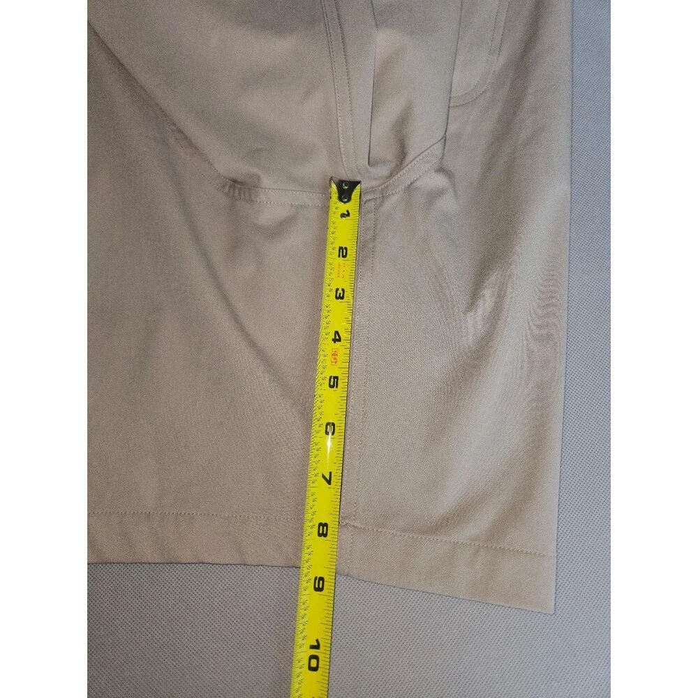 ​32 Degrees Cool Men's Beige Performance Shorts - Size 38 - Excellent Condition